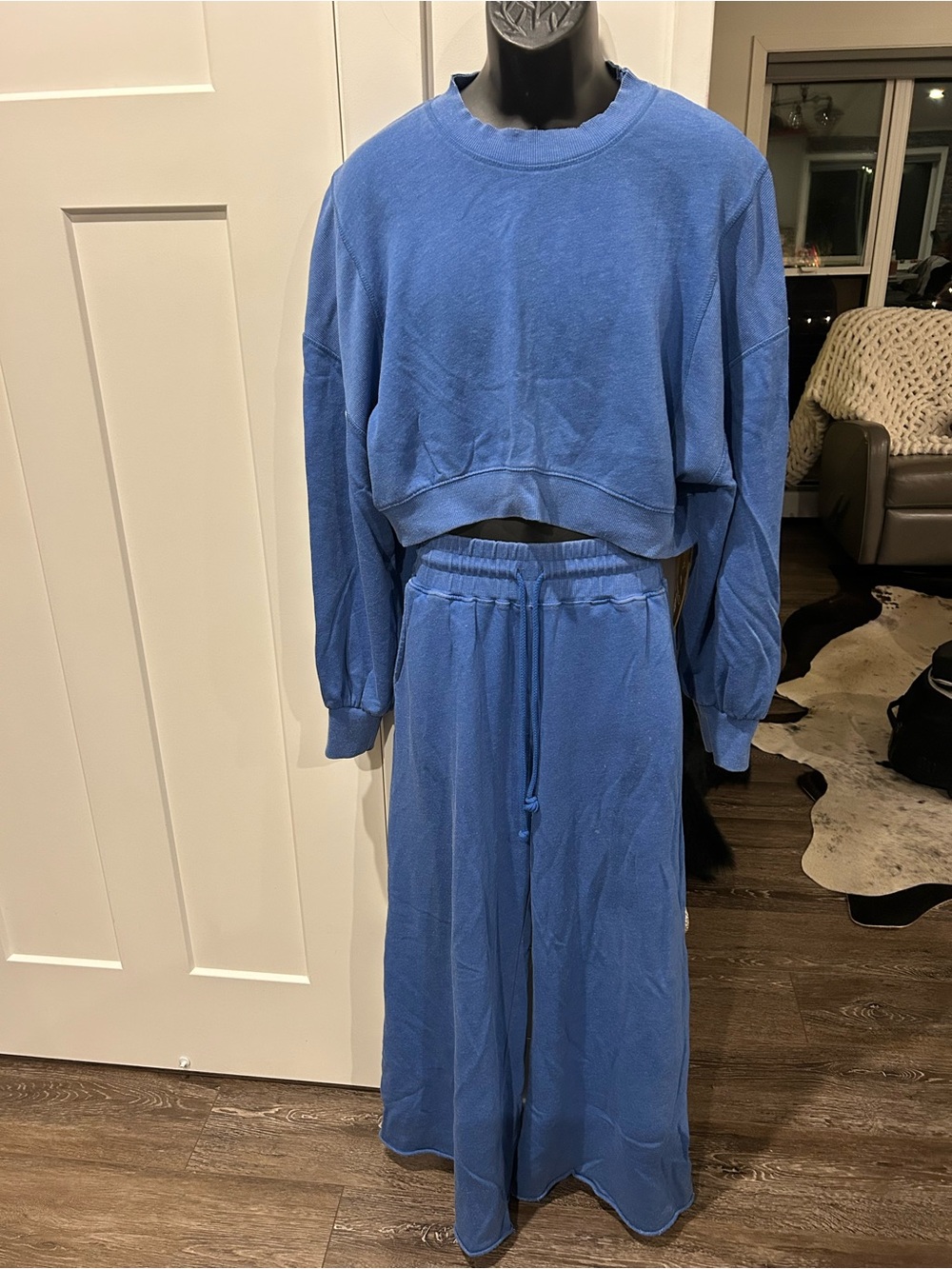 Blue sweatshirt and pant set - Cozy Two-Piece Loungewear/Daywear